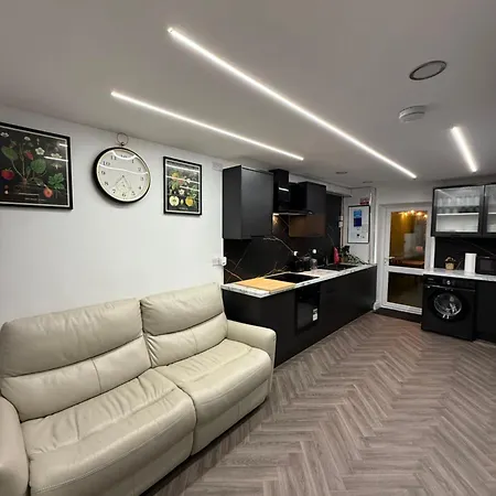 Apartmán Centre- 9 Bed House With Free Parking Birmingham