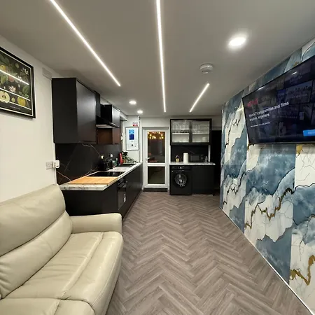Apartmán Centre- 9 Bed House With Free Parking