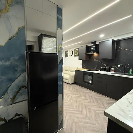 Centre- 9 Bed House With Free Parking * Birmingham