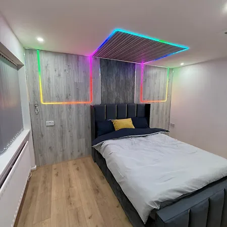 Centre- 9 Bed House With Free Parking Apartmán *